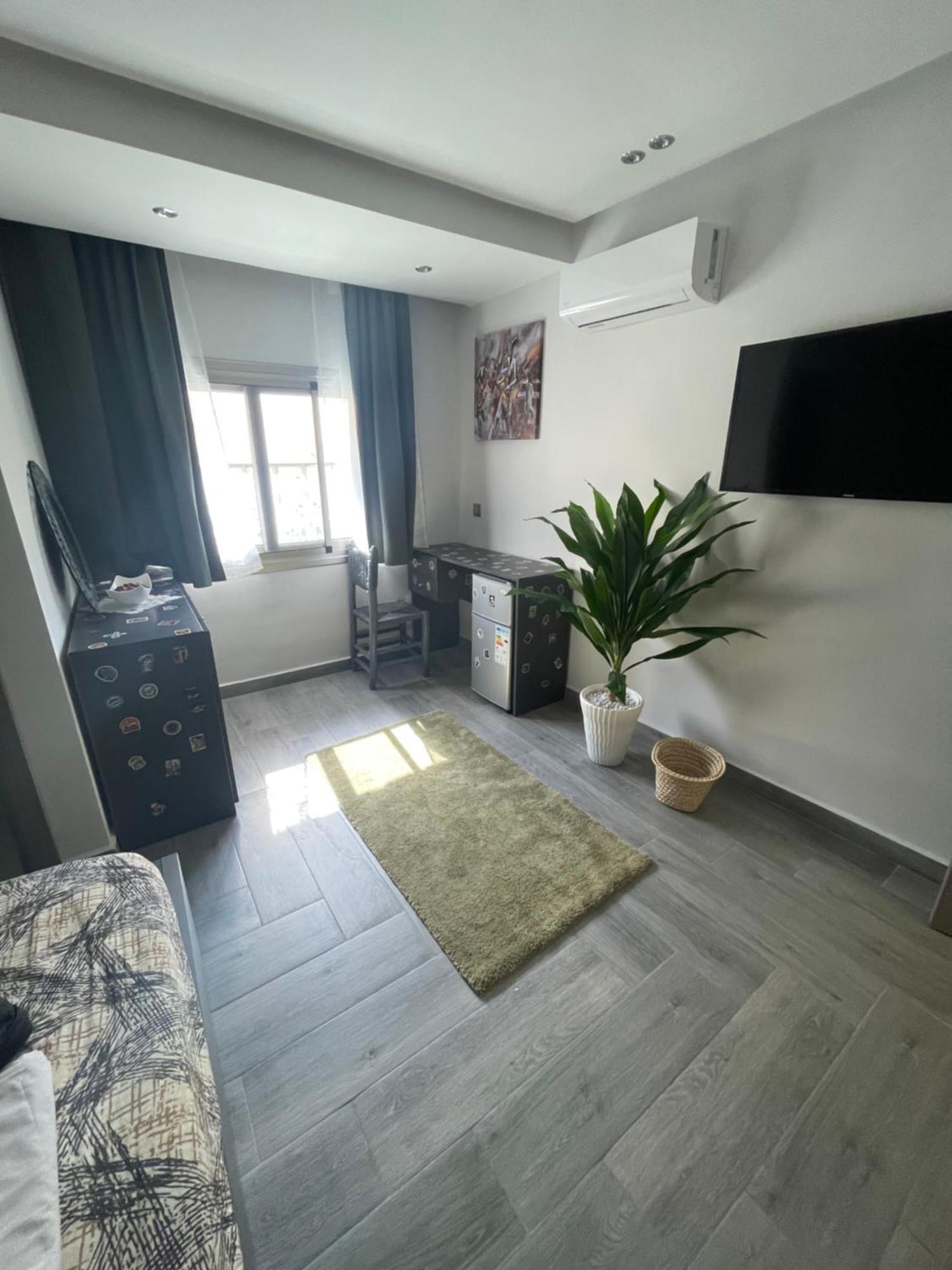 Anni Guesthouse Hostel Мартил Екстериор снимка