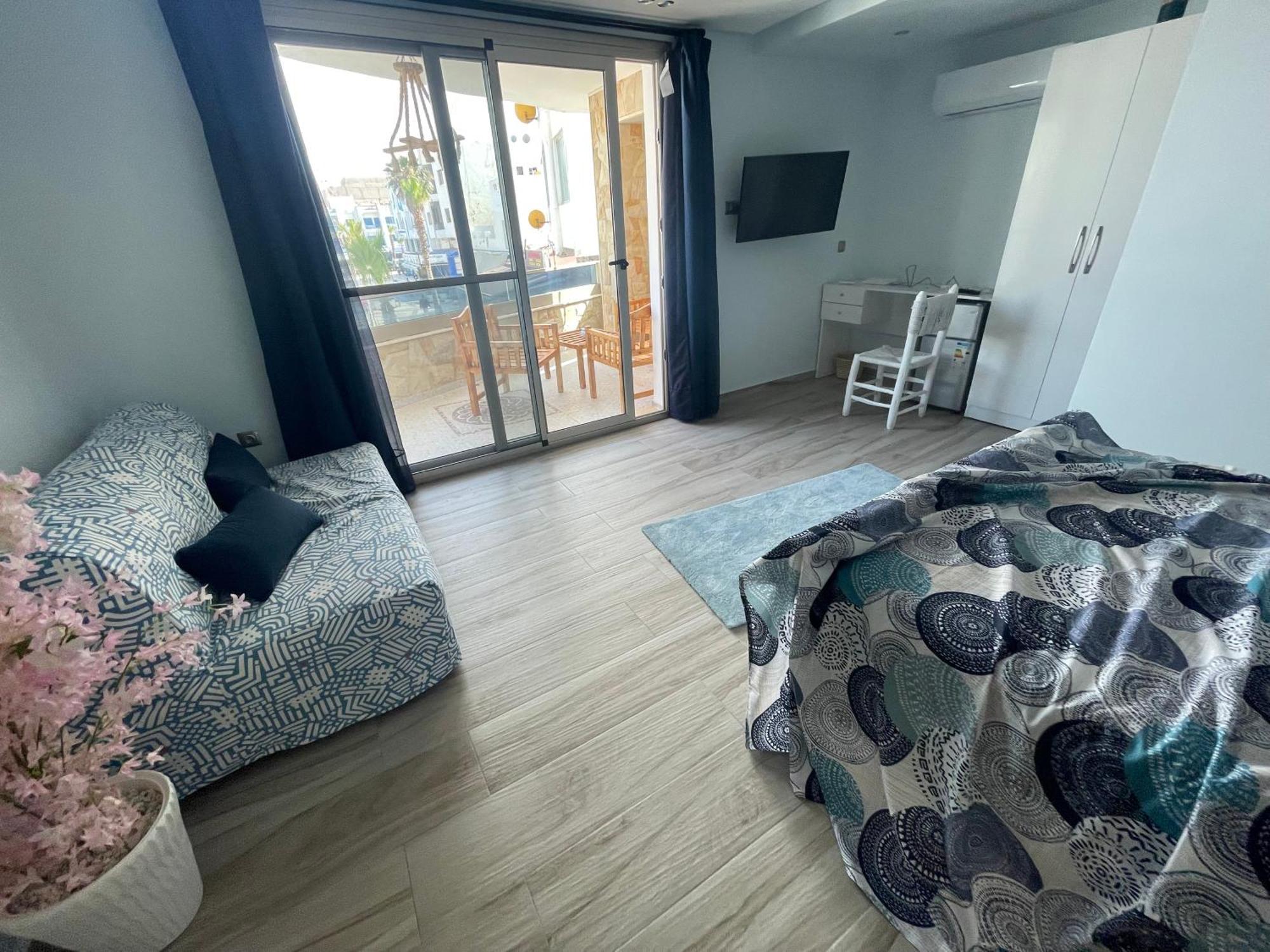Anni Guesthouse Hostel Мартил Екстериор снимка