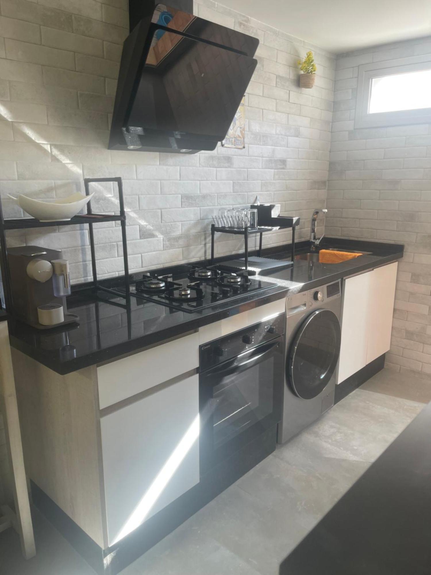 Anni Guesthouse Hostel Мартил Екстериор снимка