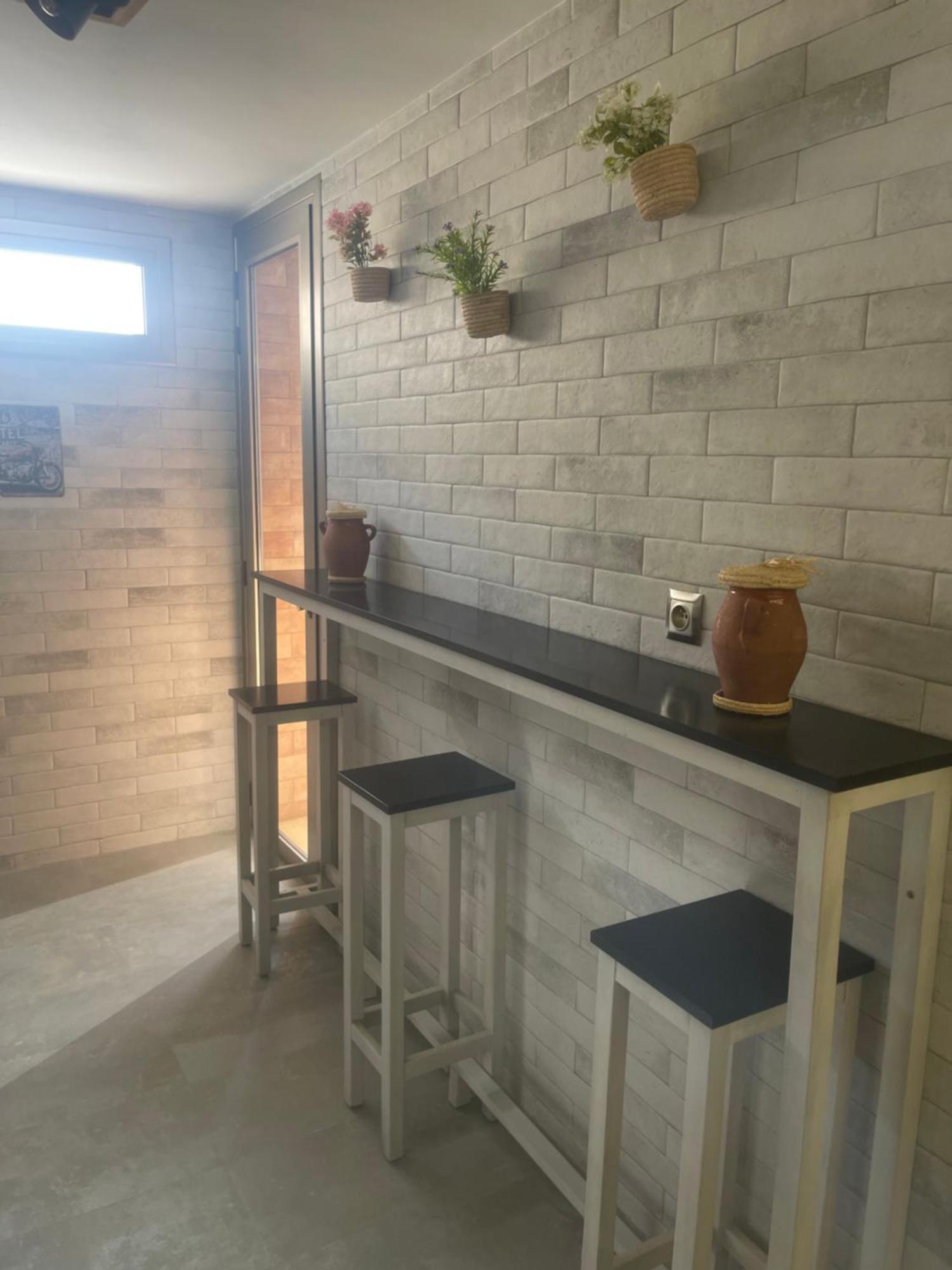 Anni Guesthouse Hostel Мартил Екстериор снимка