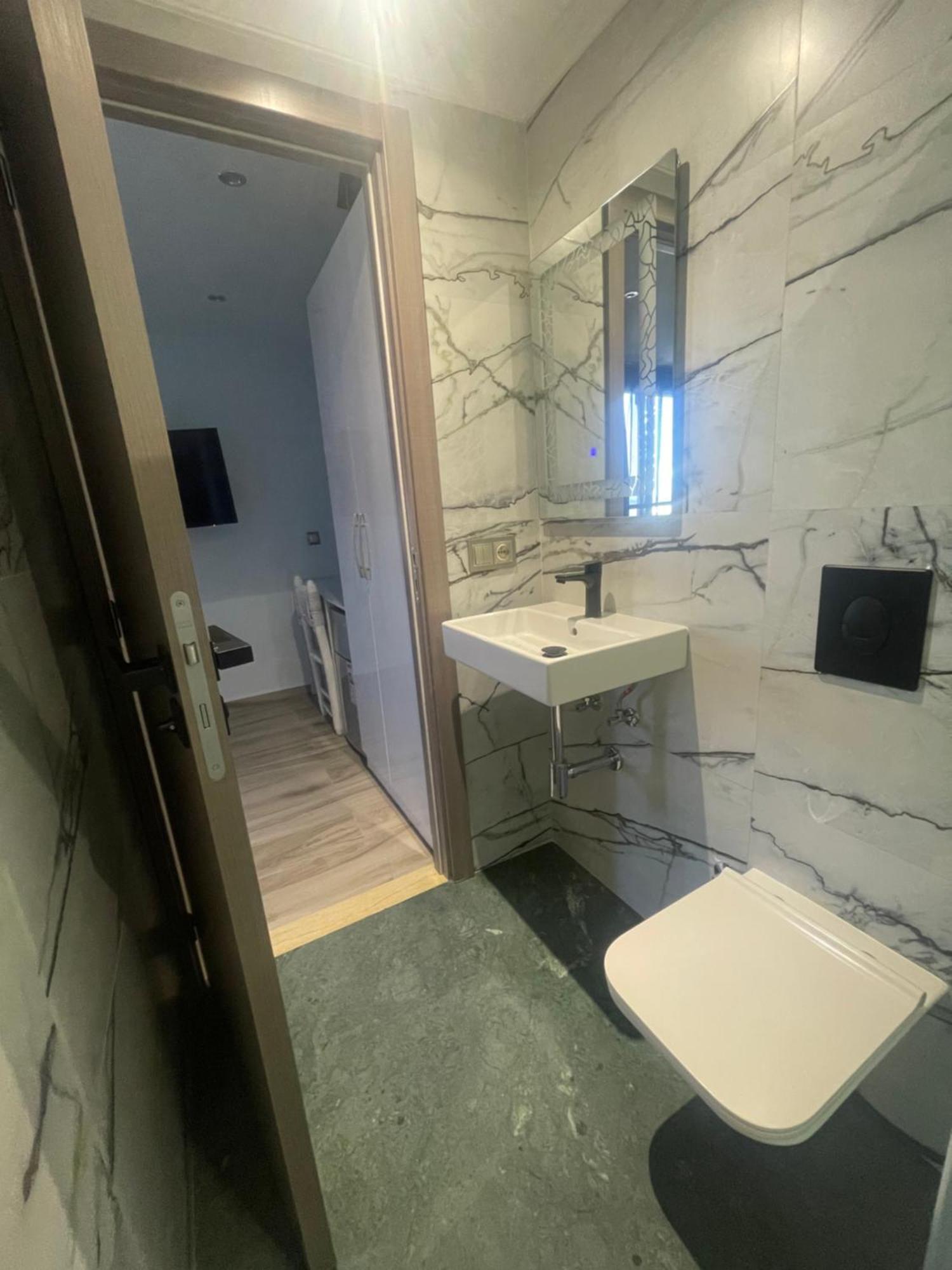 Anni Guesthouse Hostel Мартил Екстериор снимка