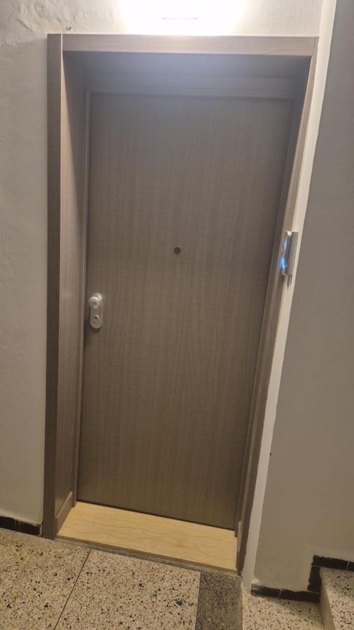 Anni Guesthouse Hostel Мартил Екстериор снимка